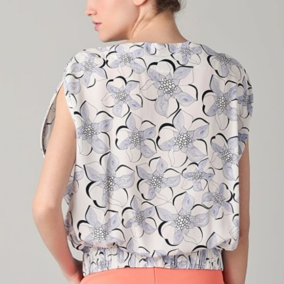DVF Tomori Top Silk Blue Floral Print Size 2 - Picture 4 of 9